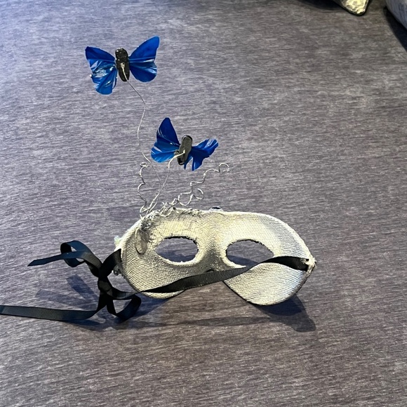 Pottery Barn Silver Glitter Sequin & Butterfly Face Mask (NEW COND)Mardi Gras - Picture 5 of 8